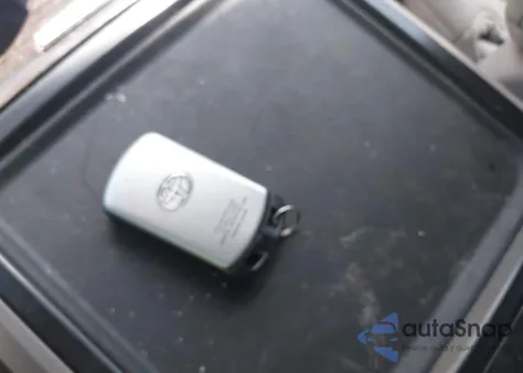 2018 Toyota Sienna Xle Premium 8 Passenger from USA, damaged, VIN 5TDYZ3DC4JS963223